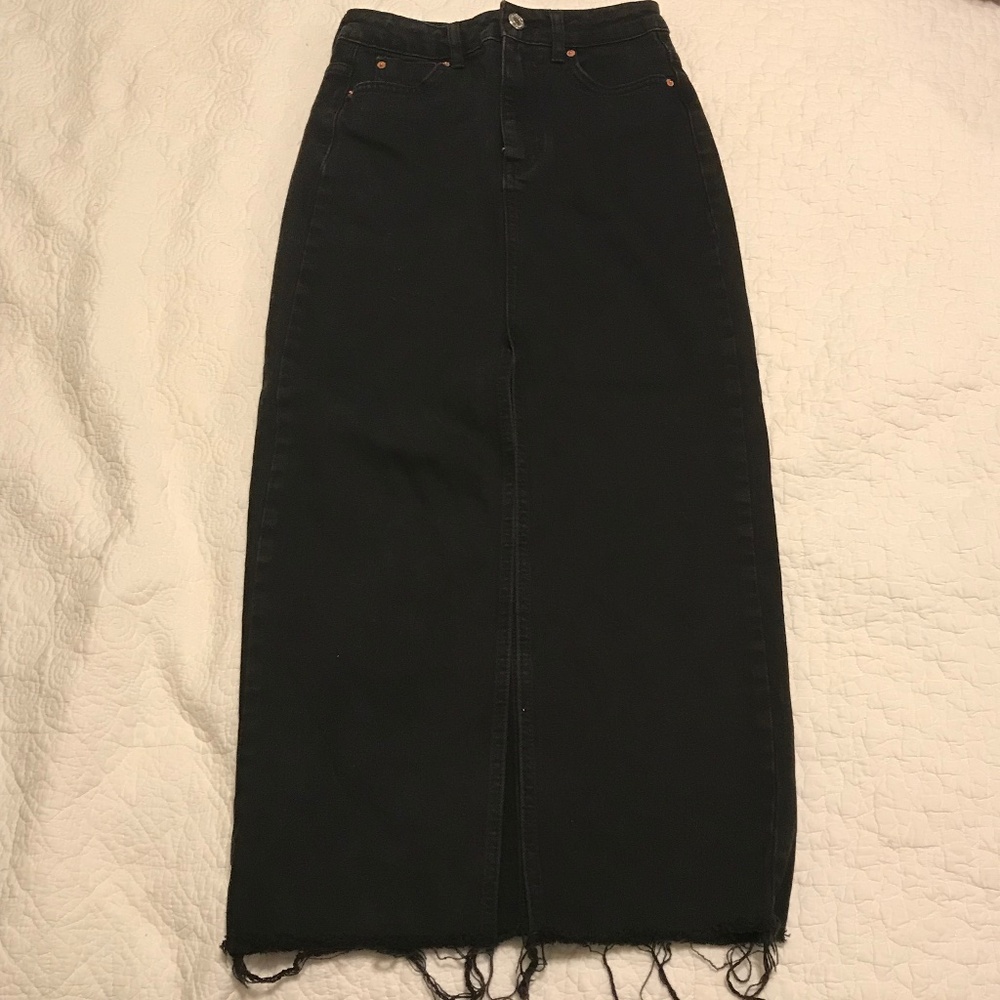 Stradivarius raw hem black split 5 pocket denim maxi skirt (2)